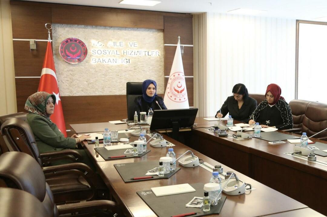 Minister za družino in socialne storitve Mahinur Özdemir Göktaş Palestinski pogovori