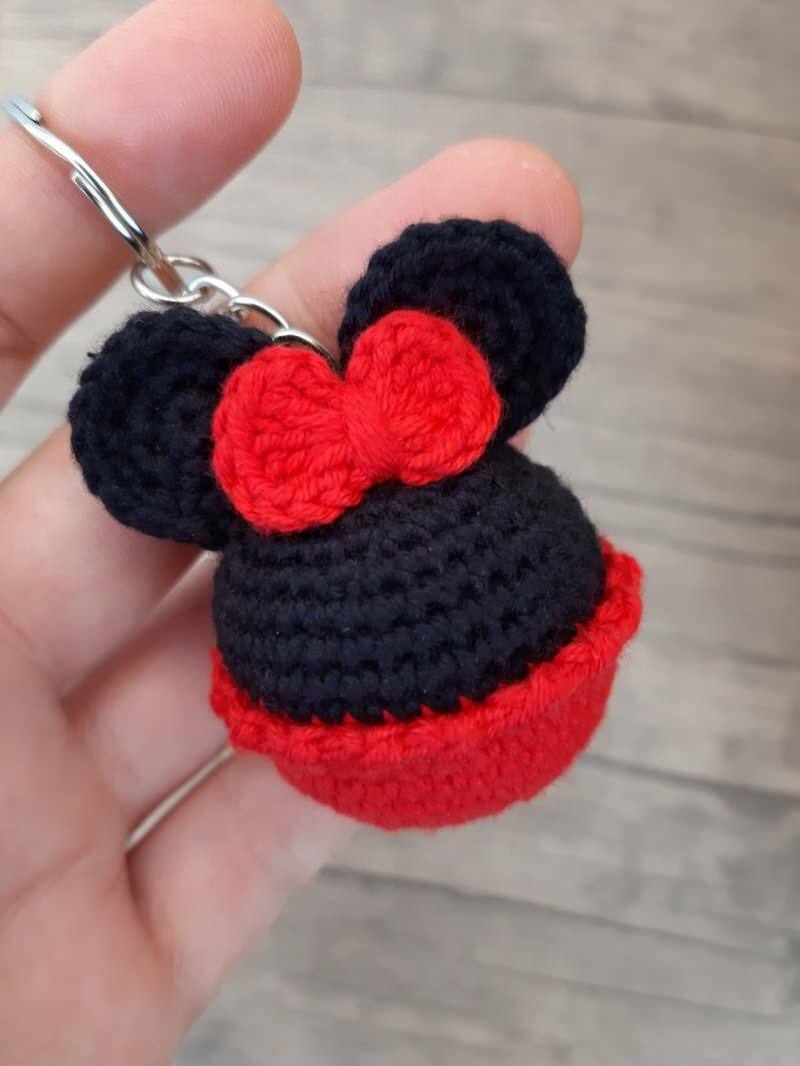 Kako narediti obeske Amigurumi Mickey Mouse? Mickey minnie podrobno izdelava ključev