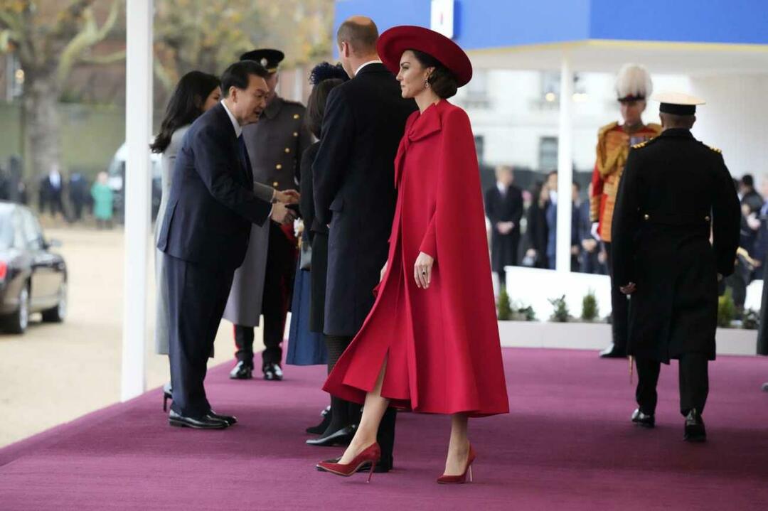 Rdeča obleka Kate Middleton