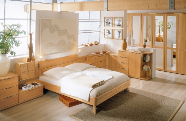 dekoracija postelje iz naravnega lesa