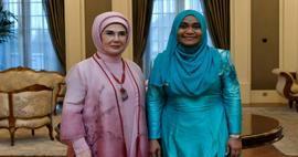 Prva dama Erdoğan se je srečala s Sajidho Mohamed, ženo predsednika Maldivov Muizzuja