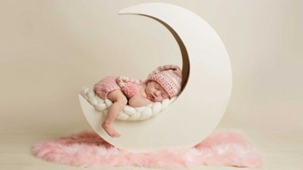 Kako napreduje razvoj spanja pri dojenčkih?