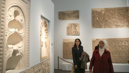 Prva dama Erdoğan je obiskala muzej Bergama