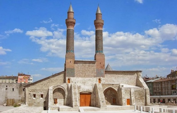 Dvojna Minaret Madrasa