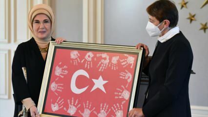 Prva dama Erdoğan se je sestala z učitelji!