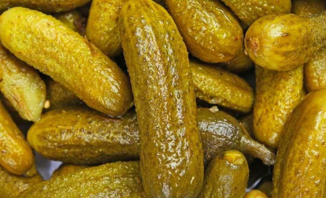 Kako pripraviti in vgraditi kislo kumarico v polni konsistenci?