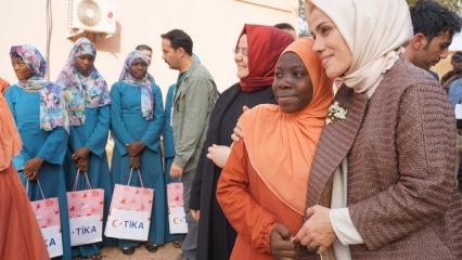 Esra Albayrak se je pridružila družbi TİKA za prehrano Burkina Faso