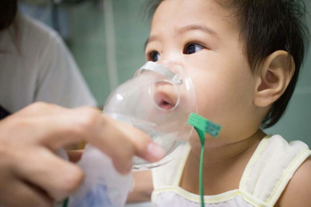 Kako prepoznati težko dihanje pri dojenčkih? Kaj storiti z dojenčkom, ki ima težko dihanje?