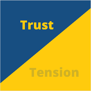 To je kvadratna ilustracija opažanja Setha Godina, da nekatera podjetja skušajo odpraviti napetost pri svojem trženju. Kvadrat je modri trikotnik zgoraj levo in rumeni trikotnik spodaj desno. V modrem trikotniku rumeno besedilo piše Zaupanje. V rumenem trikotniku modro besedilo pravi Tension, vendar je skoraj prozorno in bledi v rumeno ozadje.