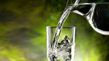 Kako je prerok (SAV) pil vodo? Pitje in pitje v treh požirkih ...