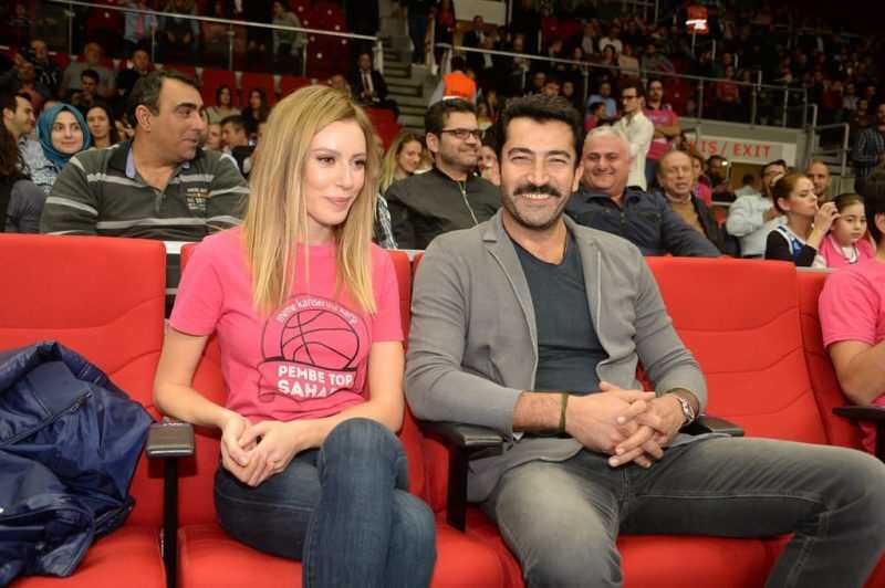 iz roza košare, ki sta se je udeležila Sinem Kobal in njegova žena Kenan Imirzalıoğlu 