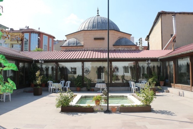 Rüstem Pasha Madrasa in rokodelski bazar