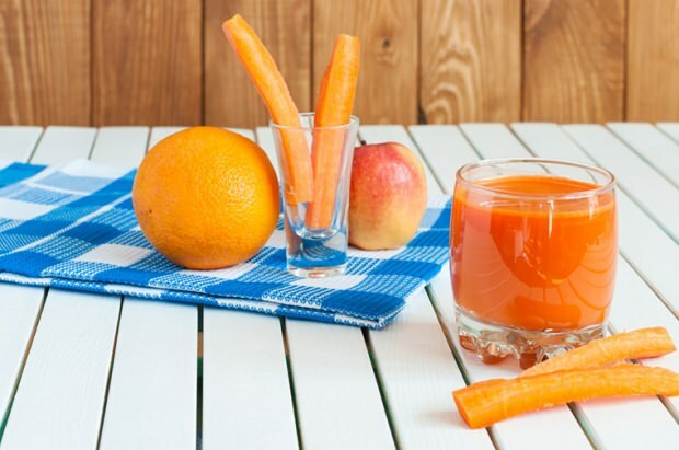 korenčkov in pomarančni smoothie