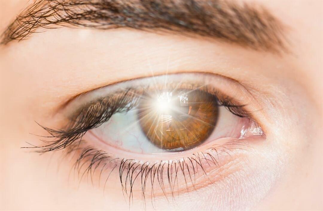 Kaj povzroča bliskanje svetlobe v očesu in kako ga zdraviti?