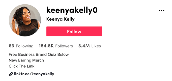 primer posnetka zaslona profila @ keenyakelly0 tiktok, ki prikazuje 184,8 tisoč sledilcev in 3,4 milijona všečkov opis, ki ponuja brezplačen kviz, novo uhansko blago in poziv k dejanju, da kliknete njen profil linktr.ee povezava