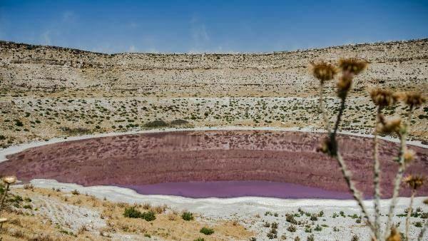 Barva jezera Meyil Obruk je postala rožnata!