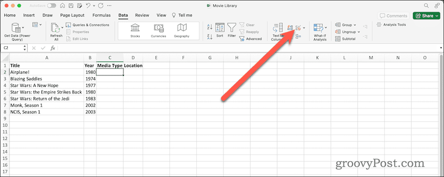 Gumb za preverjanje podatkov na podatkovnem traku v Excelu