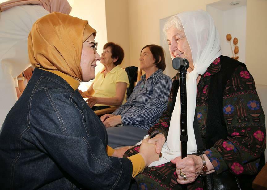 Emine Erdogan je 1. oktober praznovala dan starejših