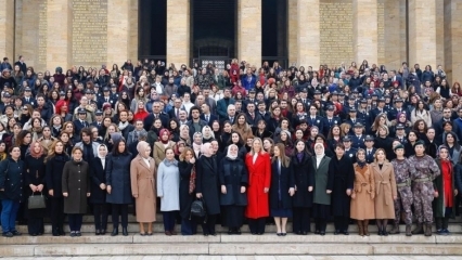 Pomemben obisk ministrice Zehre Zümrüt Selçuk z ženskami
