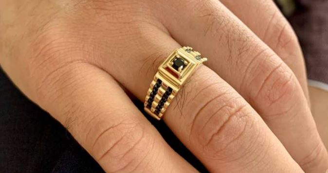 Je zlati prstan moškim prepovedan?