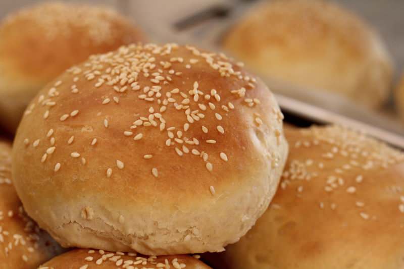 Kako narediti enostaven hamburger kruh doma? Recept za hamburški kruh