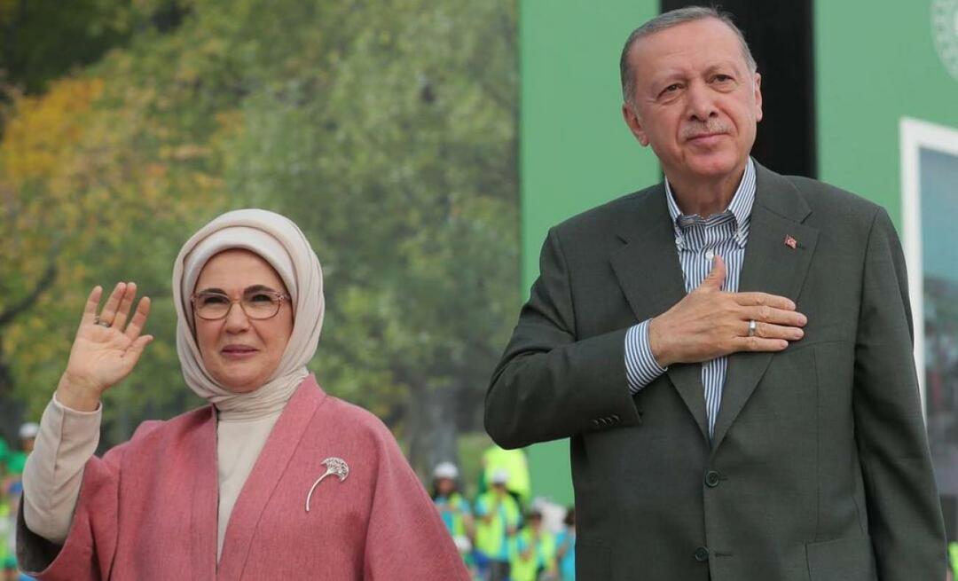 Emine Erdoğan se je zahvalila srednji šoli Ayaskent İrfan Kırdar v İzmirju