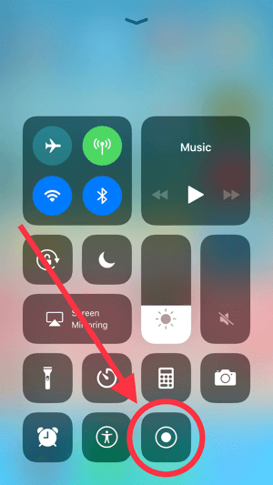 Tapnite ikono za snemanje zaslona, ​​da začnete snemati v napravi iOS.
