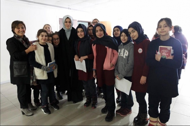 Esra Albayrak na slovesnosti značke projekta Visionary Goals for Girls!