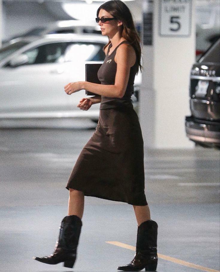 Kombinacija kavbojskih škornjev Kendall Jenner 