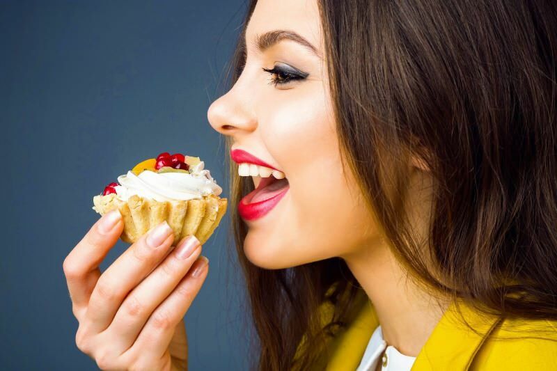 Ali sladka hrana doda težo? Lahko v prehrani jeste sladico?