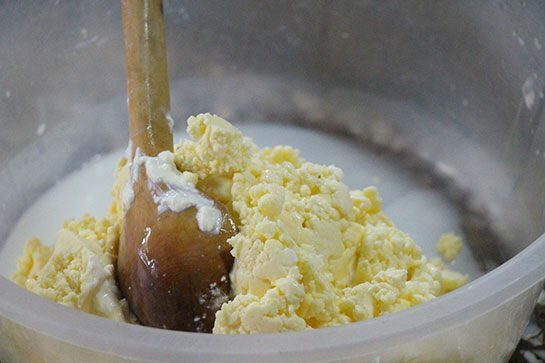 Kako narediti maslo iz surovega mleka doma?