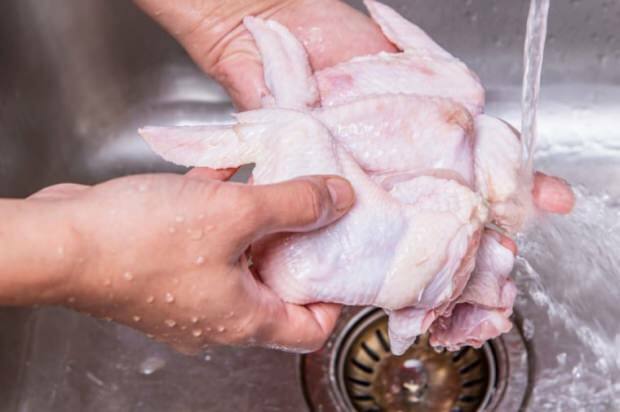 Kako je treba piščanca očistiti?