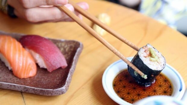 Kako jesti suši? Kako narediti suši doma? Kakšni so triki sušija?