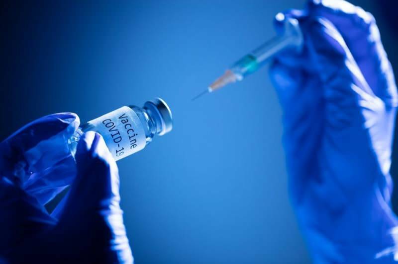 1 milijon dolarjev donacije Dolly Parton za cepivo proti koronskemu virusu