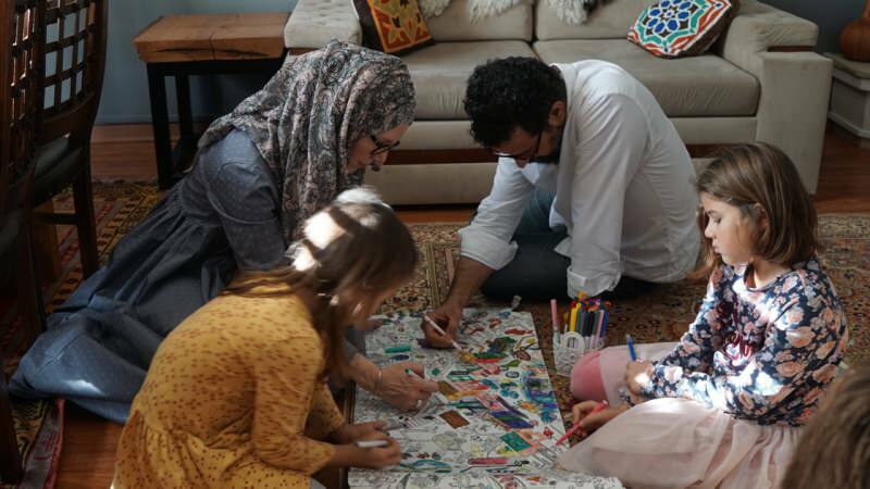 Mati kanadske muslimanke se s petimi otroki na družbenih omrežjih pogovarja o islamu