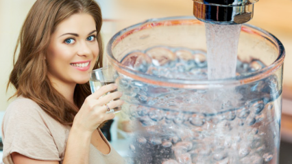 Bo s pitjem preveč vode shujšalo? Je škodljivo piti vodo ponoči?