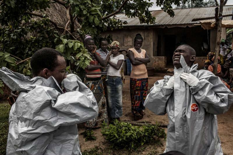 Ebola v Afriki je povzročila strah in paniko