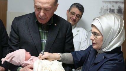 Predsednik Erdoğan in njegova žena Emine Erdoğan sta obiskala žrtve potresa