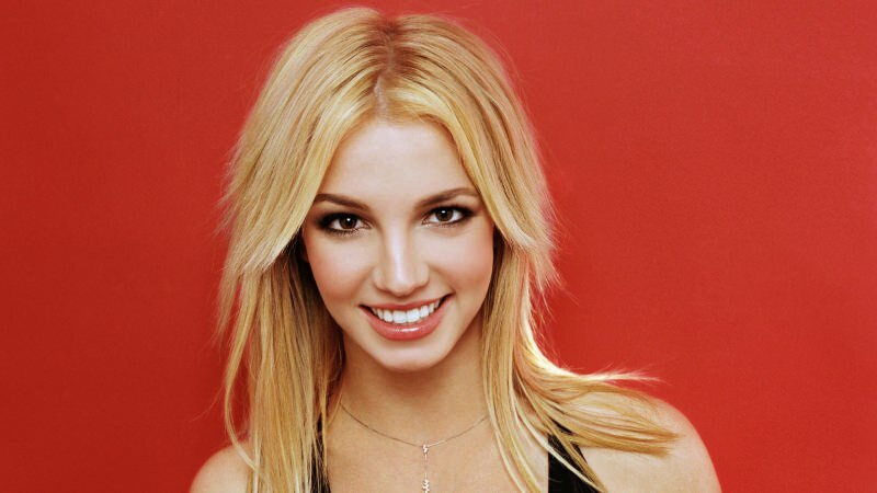 Svetovno znana pevka Britney Spears je požgala njeno hišo! Kdo je Britney Spears?