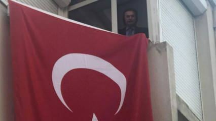 Orhan Gencebay je s okna svoje hiše prebral državno himno