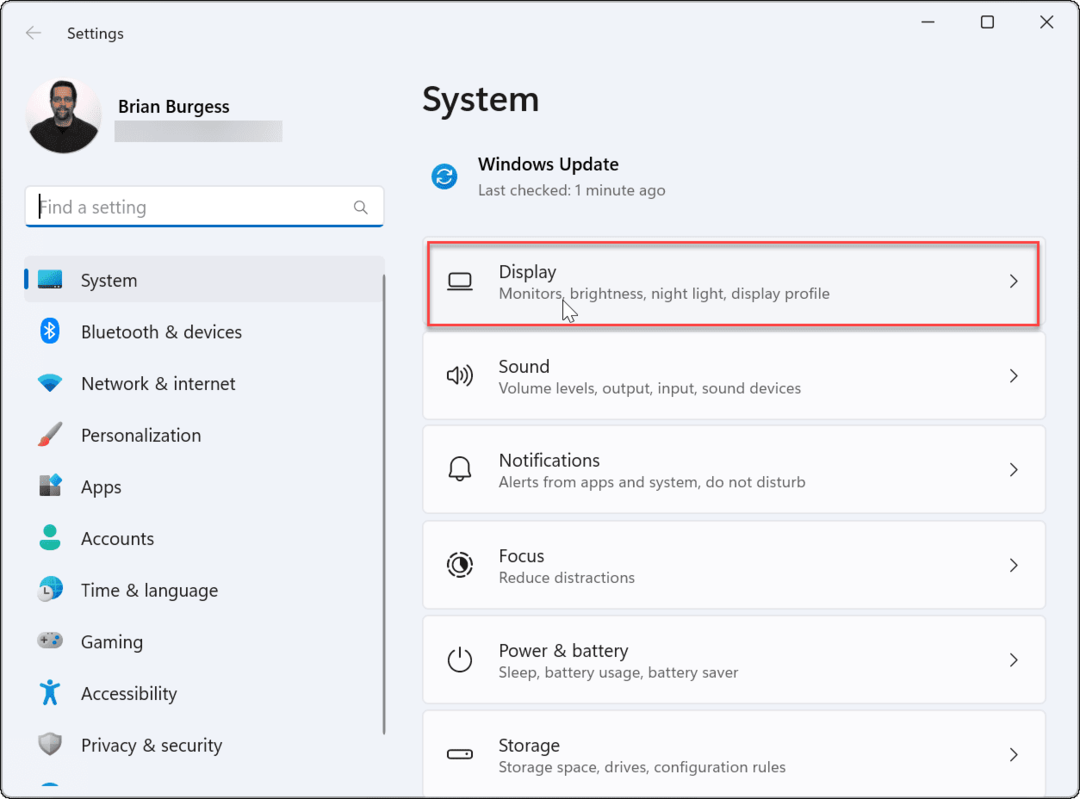 Kako premakniti opravilno vrstico na drugi monitor v sistemu Windows 11