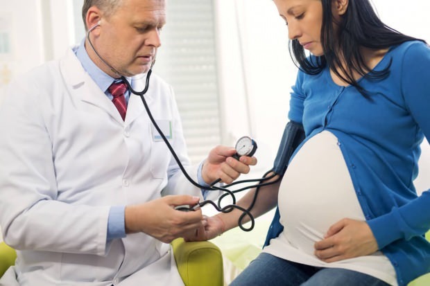 simptomi visokega krvnega tlaka med nosečnostjo
