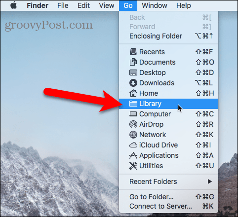 Do mape »Knjižnica« dostopajte prek menija »Go« v programu Finder na Macu