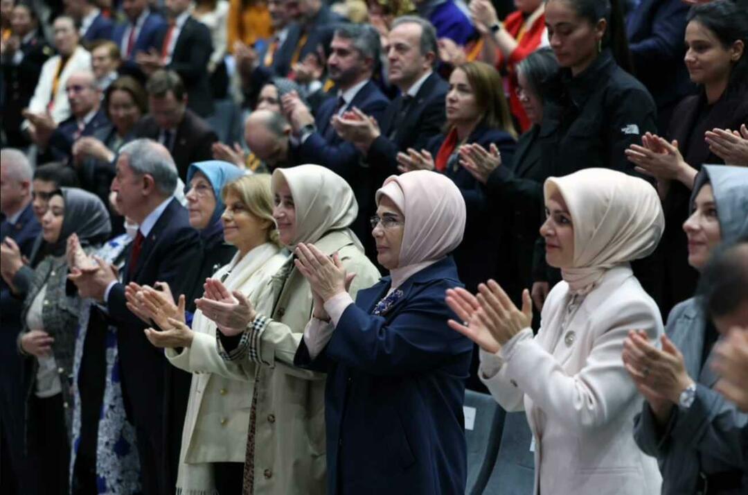 Posebno sporočilo prve dame Erdoğan ob mednarodnem dnevu boja proti nasilju nad ženskami!