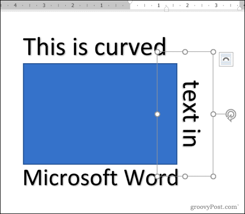 Dodajanje besedila WordArt okoli kvadratne oblike v Wordu
