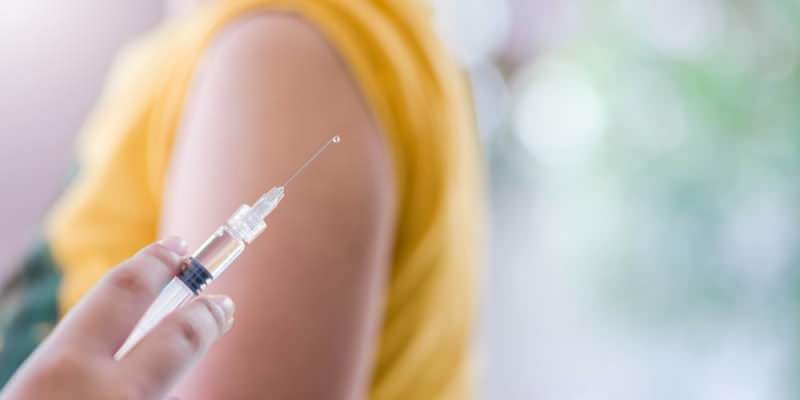 Ali cepljenje prekine post? Razlaga cepiva Covid-19 iz podjetja Diyanet