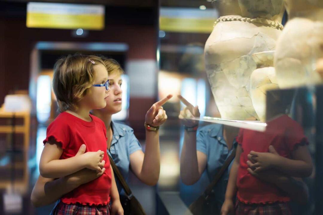 Otroci in ogled muzeja