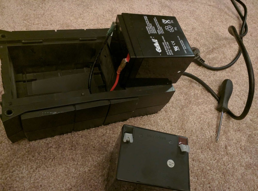 Popravilo DIY prenapetostnih zaščit: zamenjajte svojo baterijo UPS in prihranite 30 do 150 USD