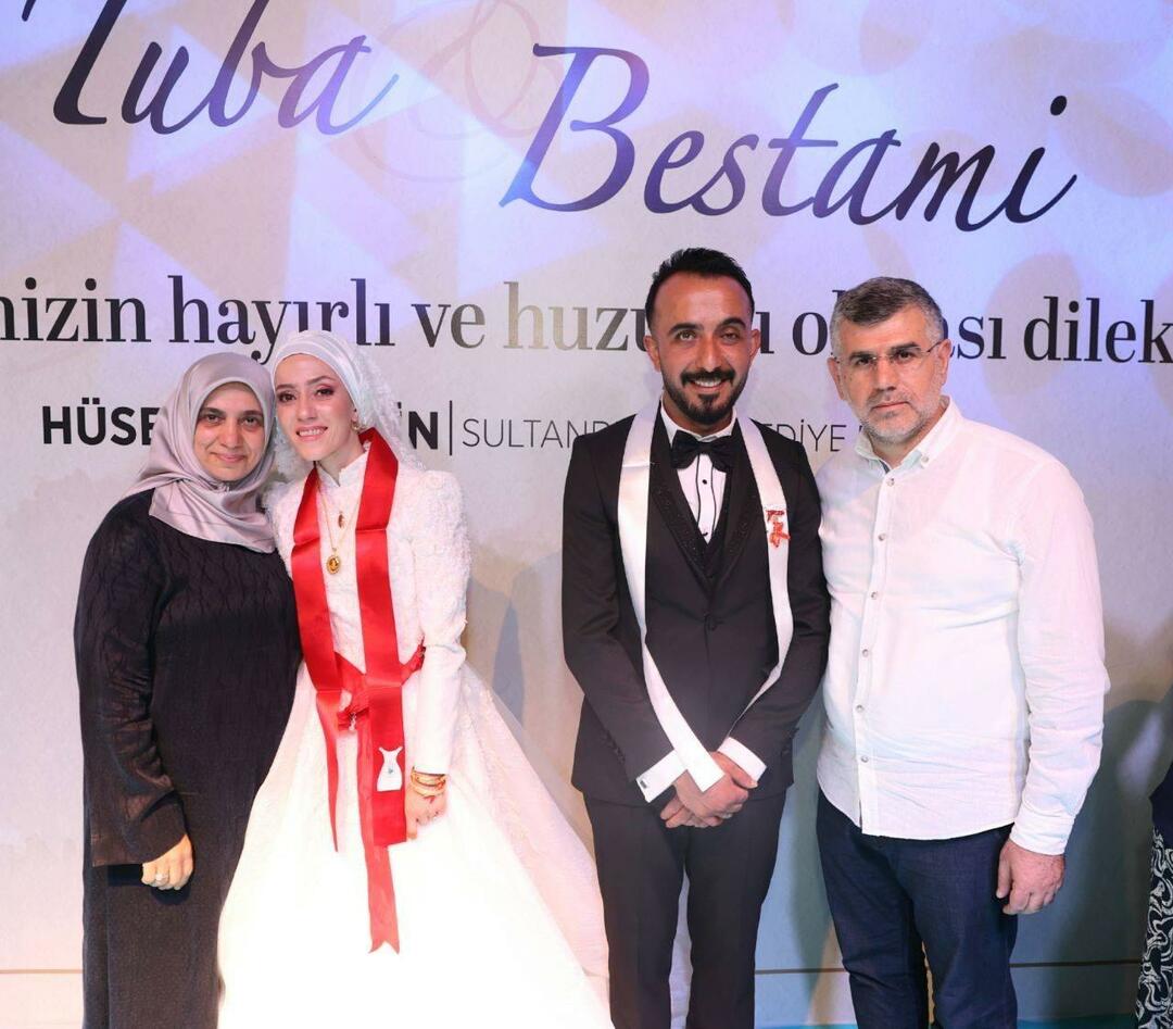 Par preživelih potresov, ki jim je poročno obleko izdelala Emine Erdoğan, je vstopil v svetovno hišo!