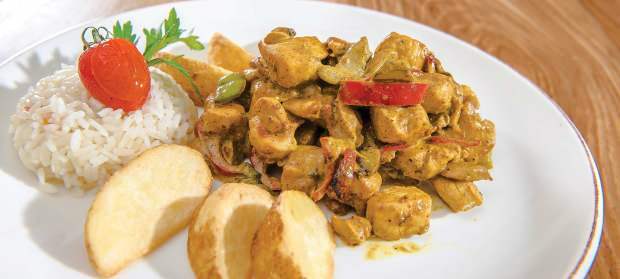 Kako narediti enostavno curry piščanca doma?